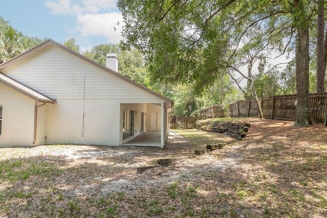 Building Photo - 1425 Whispering Woods Way