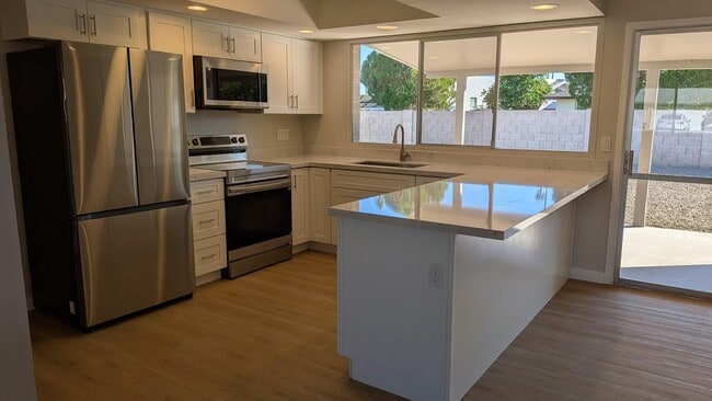 Building Photo - 1941 E Manhatton Dr