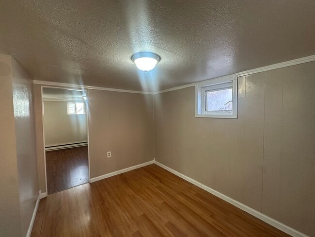 Building Photo - Shaul Properties - 419 1/2 W 14th