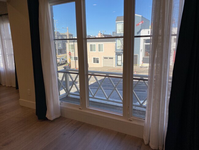 Building Photo - 1939 Taraval St