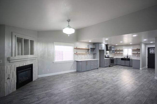 Building Photo - Darling Home in Campus Park Area!