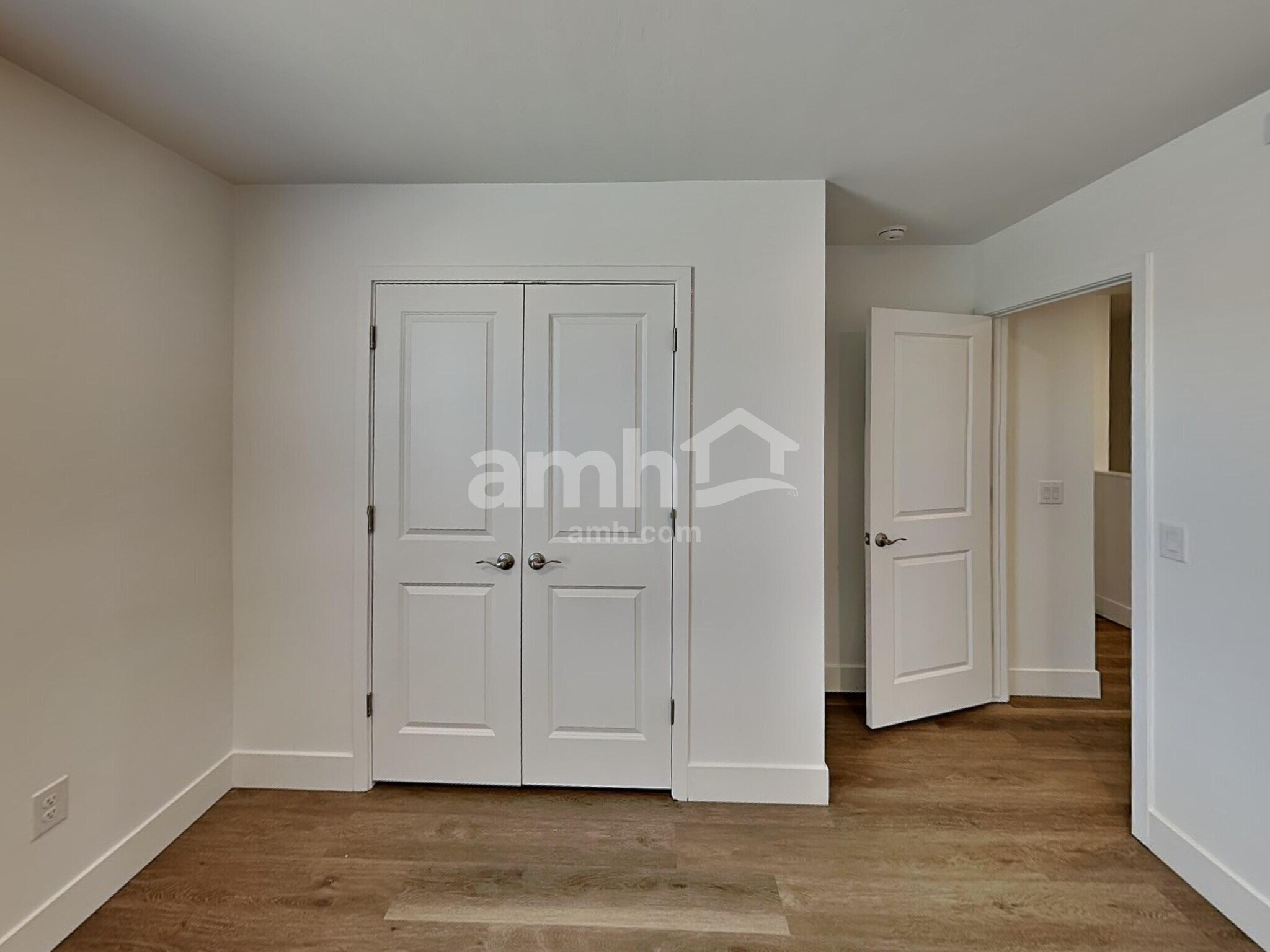 Building Photo - 9588 Harkes Dr