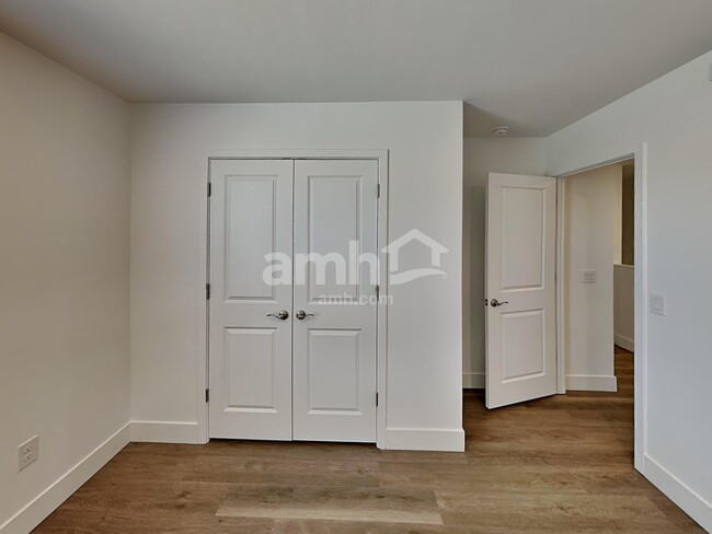 Building Photo - 9572 E Harkes Dr