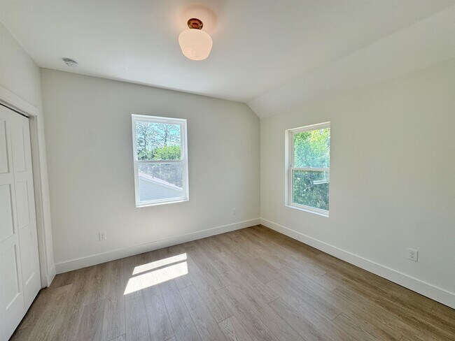 Building Photo - 942 Alexander St