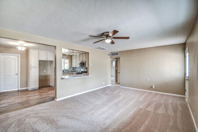 Building Photo - 2307 w whitton