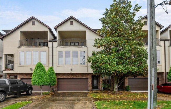 Primary Photo - 1215 Roberts St