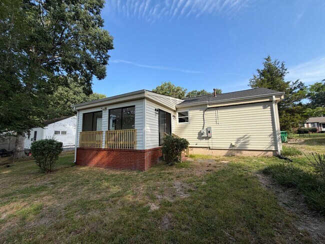 Building Photo - 126 Deerfield Dr