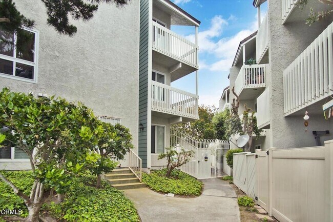 Building Photo - 229 S Ventura Rd