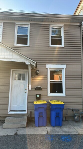 Front - 21 Girard Ave