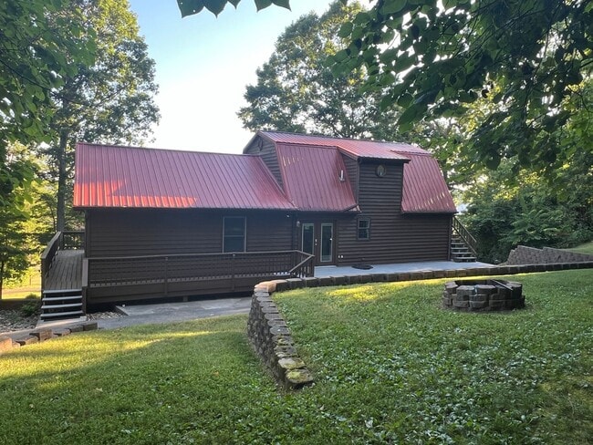 Building Photo - Large 2story in Kodak! Available Now!