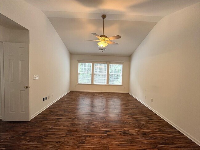 Building Photo - 195 Gaines Oak Way