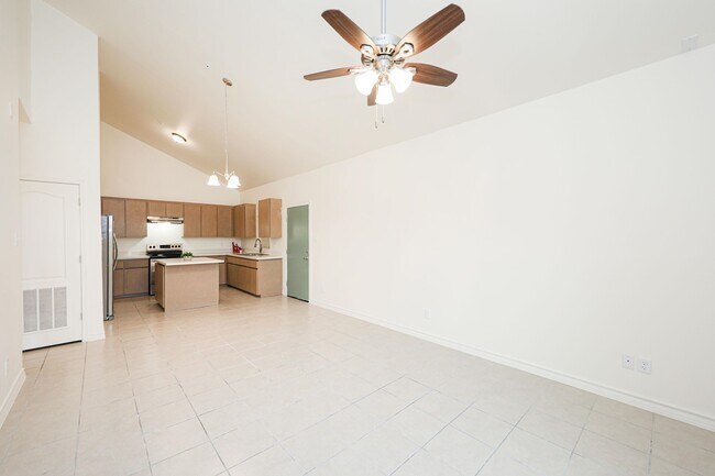 Building Photo - 1511 Don Camilo Blvd
