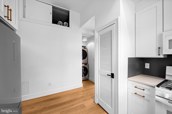 Building Photo - 1200 Bolton St