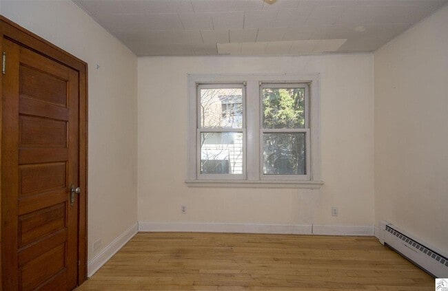 Building Photo - AVAILABLE JUNE 1ST- Terrific 3 Bed 2 Bath w/ Lake Views