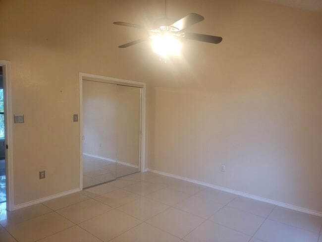 Building Photo - 702 Zebra Dr