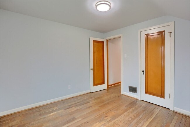 Building Photo - 740 Pershing St