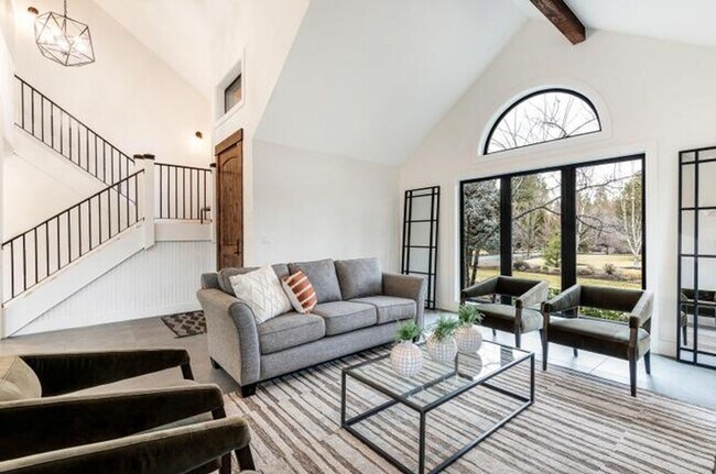 Building Photo - Beautiful Remodeled Home on Acreage!