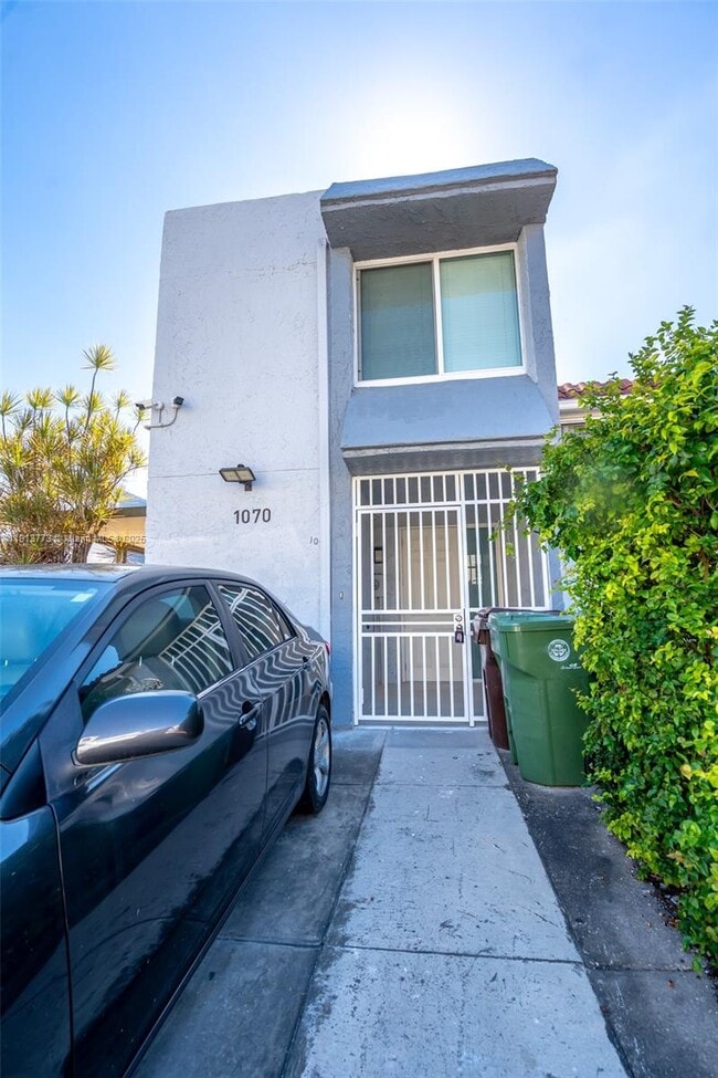 Building Photo - 1070 W 43rd Pl