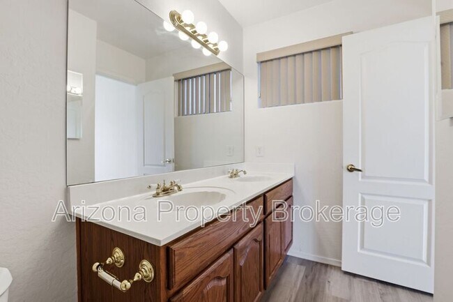 Building Photo - 2325 W Stottler Dr