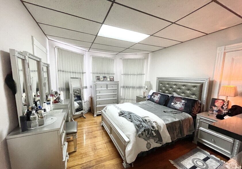 Building Photo - 26-28 Harbor View St