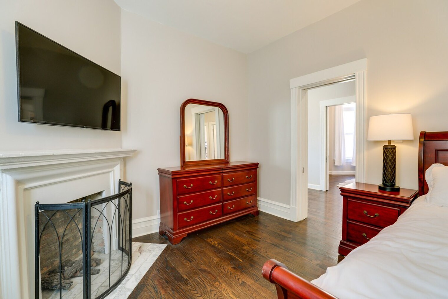 Building Photo - 113 S Mason Ave