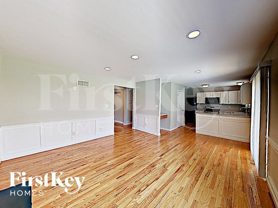 Building Photo - 227 Spring Borough Dr