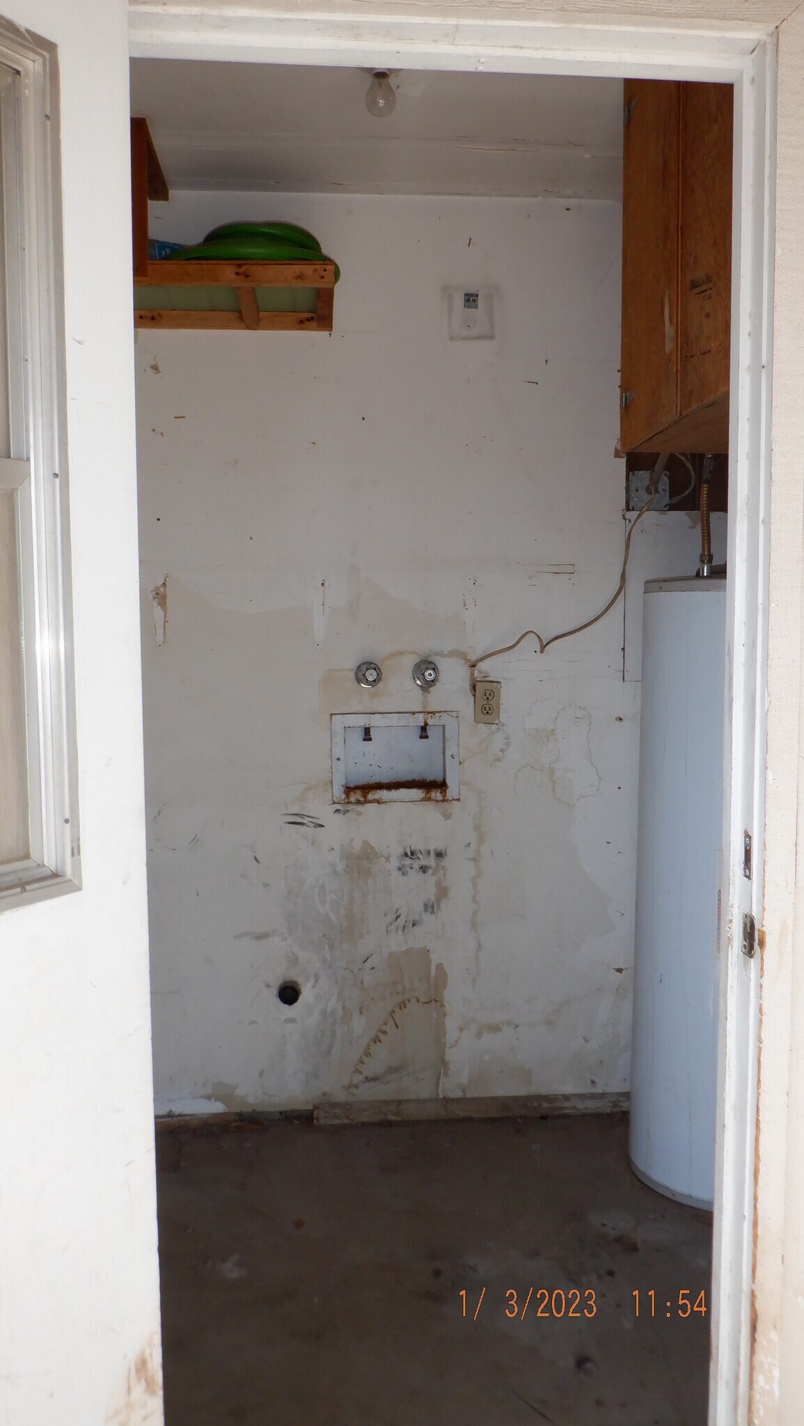 laundry shed - 563 N Santa Anna