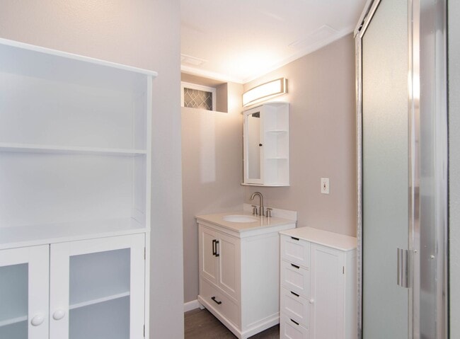 Building Photo - 2 Bed 1ba Liberty Lake Duplex Lower-level ...