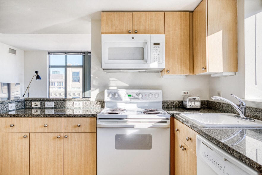 Building Photo - 400 8th St NW