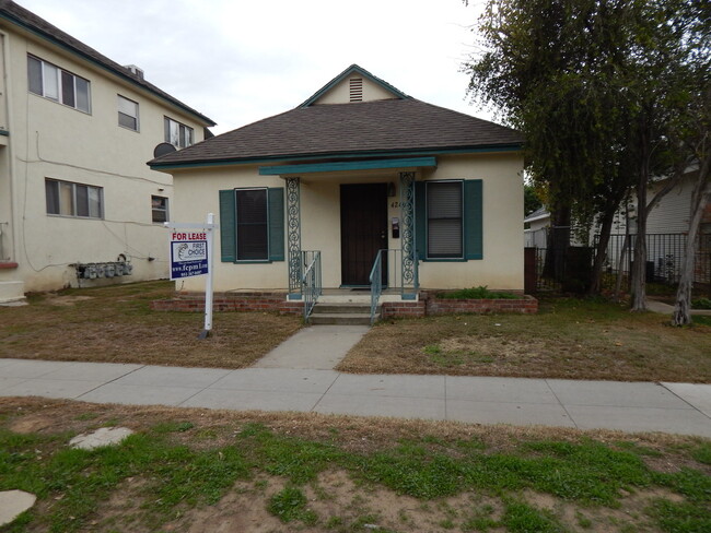 Primary Photo - ((( CUTE 2 BEDROOM 1 BATH SINGLE FAMILY HO...