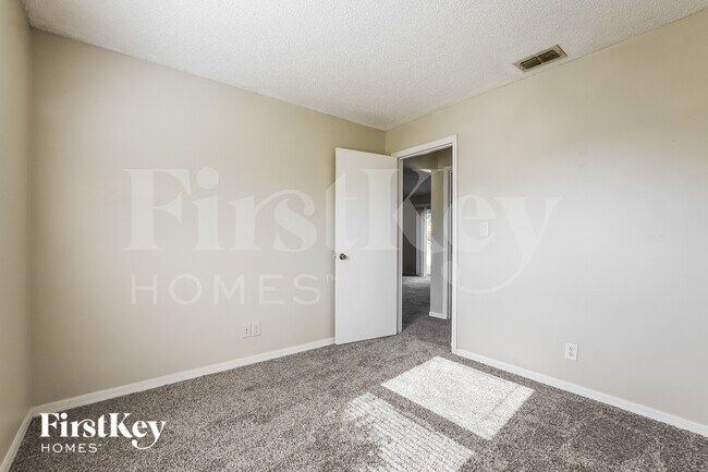 Building Photo - 1051 Shepherd Ave