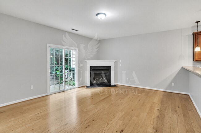 Building Photo - 255 Hampshire Downs Dr