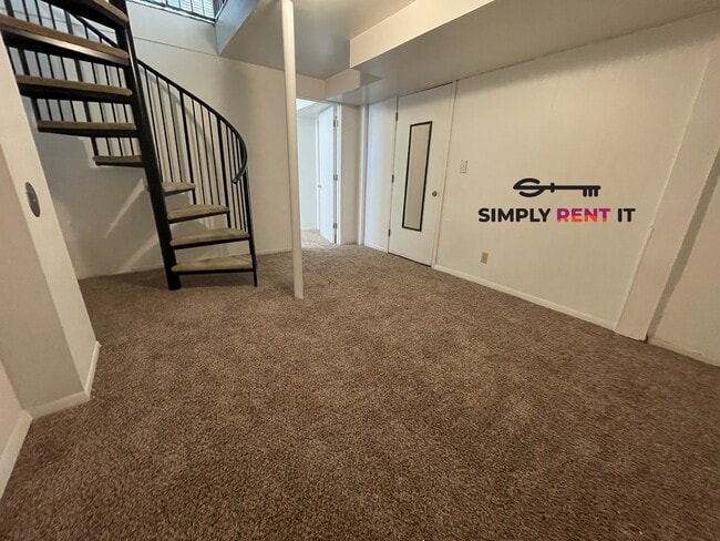 Building Photo - Huge 3 Bedroom Duplex in Ames, Aug 1st