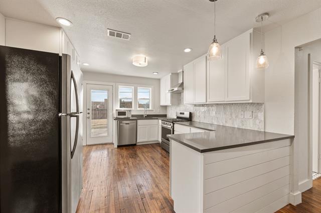 Building Photo - 3809 Carolyn Rd