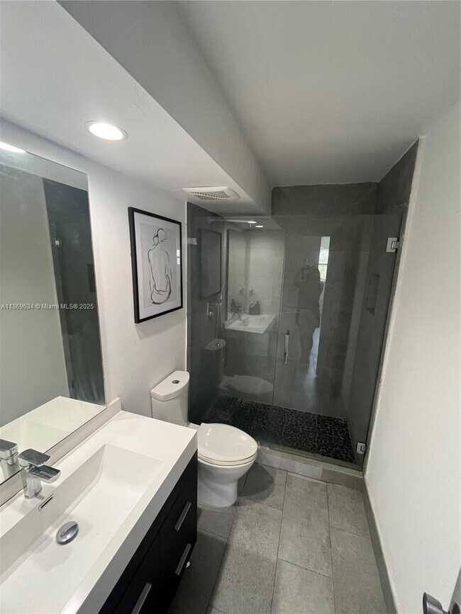 Building Photo - 1750 NE 191st St