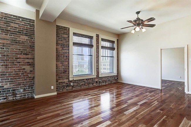 Building Photo - 915 Franklin-524.4