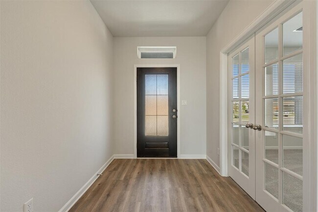 Building Photo - 102 Hedge Grn Holw