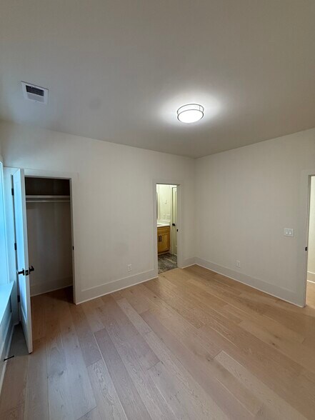 Building Photo - 1727 Nassau St