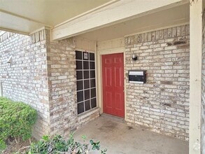 Building Photo - 2314 Village N Dr