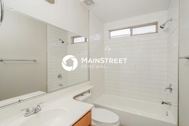 Building Photo - 3 Bedroom Pet-Friendly Home in Avondale, A...