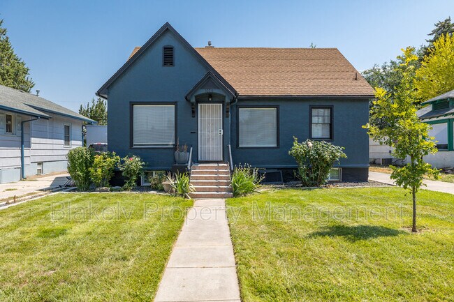 Building Photo - 1020 15th Ave S