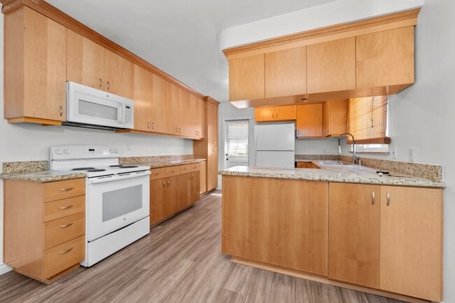 Building Photo - Oversized detached garage!