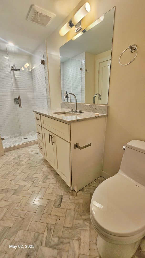 Building Photo - 3 Bed, 2 Bath Apartment Newly Remodel in P...