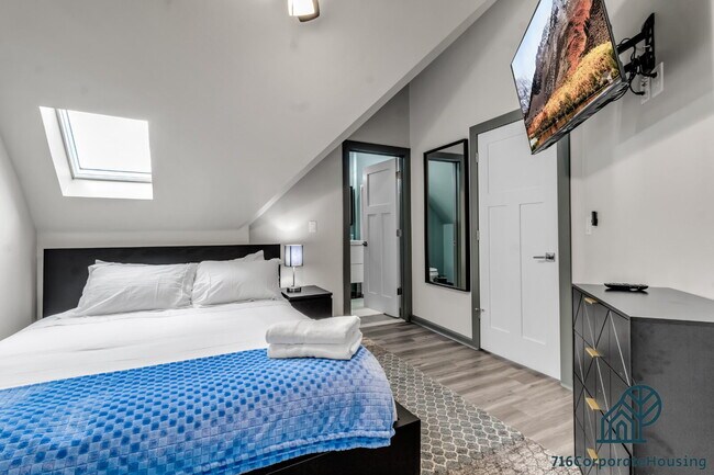 Building Photo - Furnished 2-Bedroom, 2-Bath Apartment near the Medical Campus