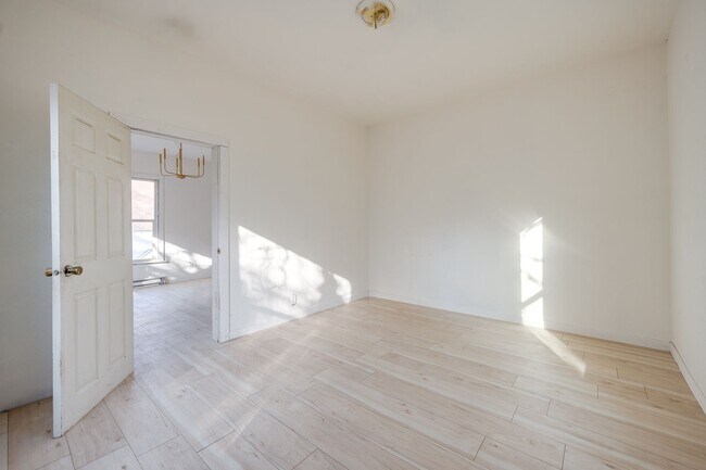 Building Photo - Remodeled 2 Bedroom Home Near WSU & Downto...