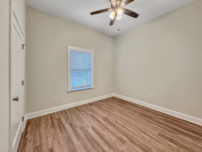 Building Photo - Brand New Rental in North Hall!