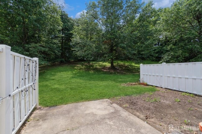 Building Photo - 57 Woodmere Dr