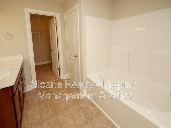 Building Photo - 4137 Rigsby Ln