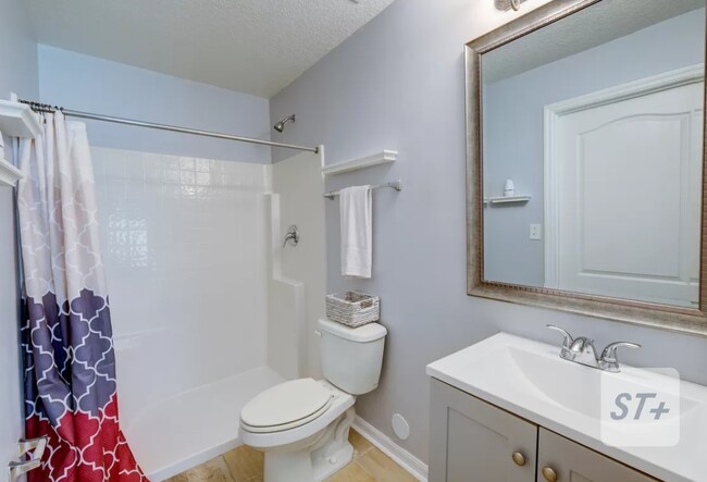 1st floor full bath - 5225 NW Wisk Fern Cir