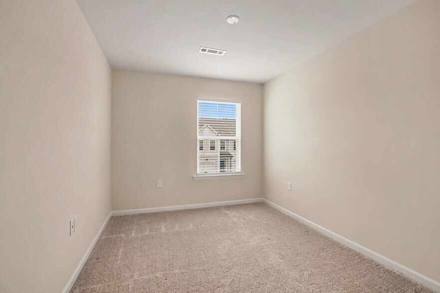 Building Photo - 909 Falls Grove Trl